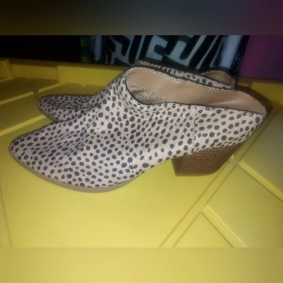 Leopard Print Low Heel Mules - Picture 3 of 3